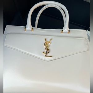 This bag was carried five times! It’s gentle, lovely, and stylish!